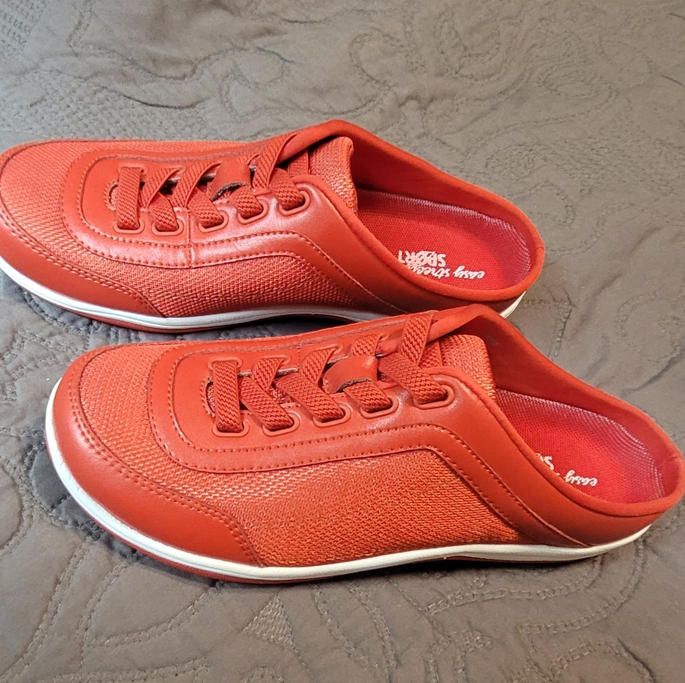 Easy Street Sport Marathon size 6M new